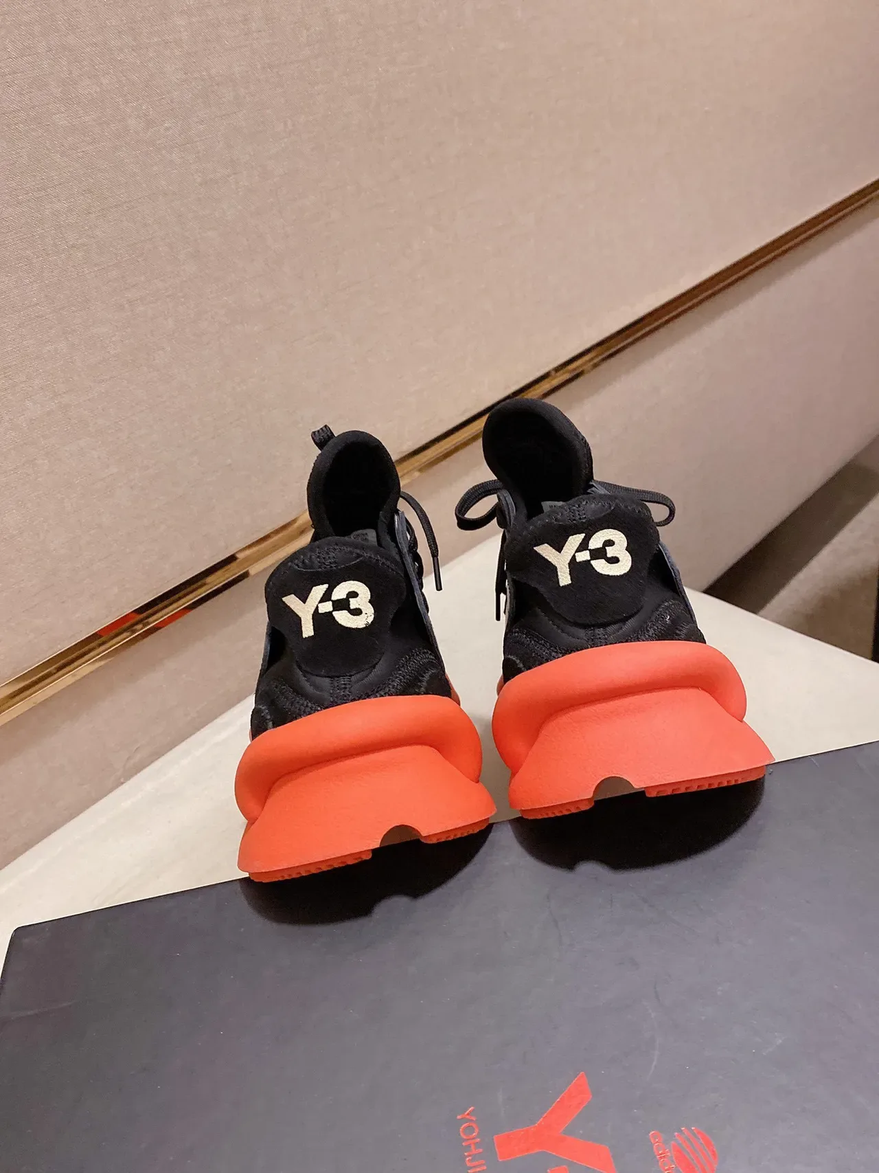 Yohji Yamamoto Chaussures chunky cuir mat noir orange semelle sculptée midsole 3