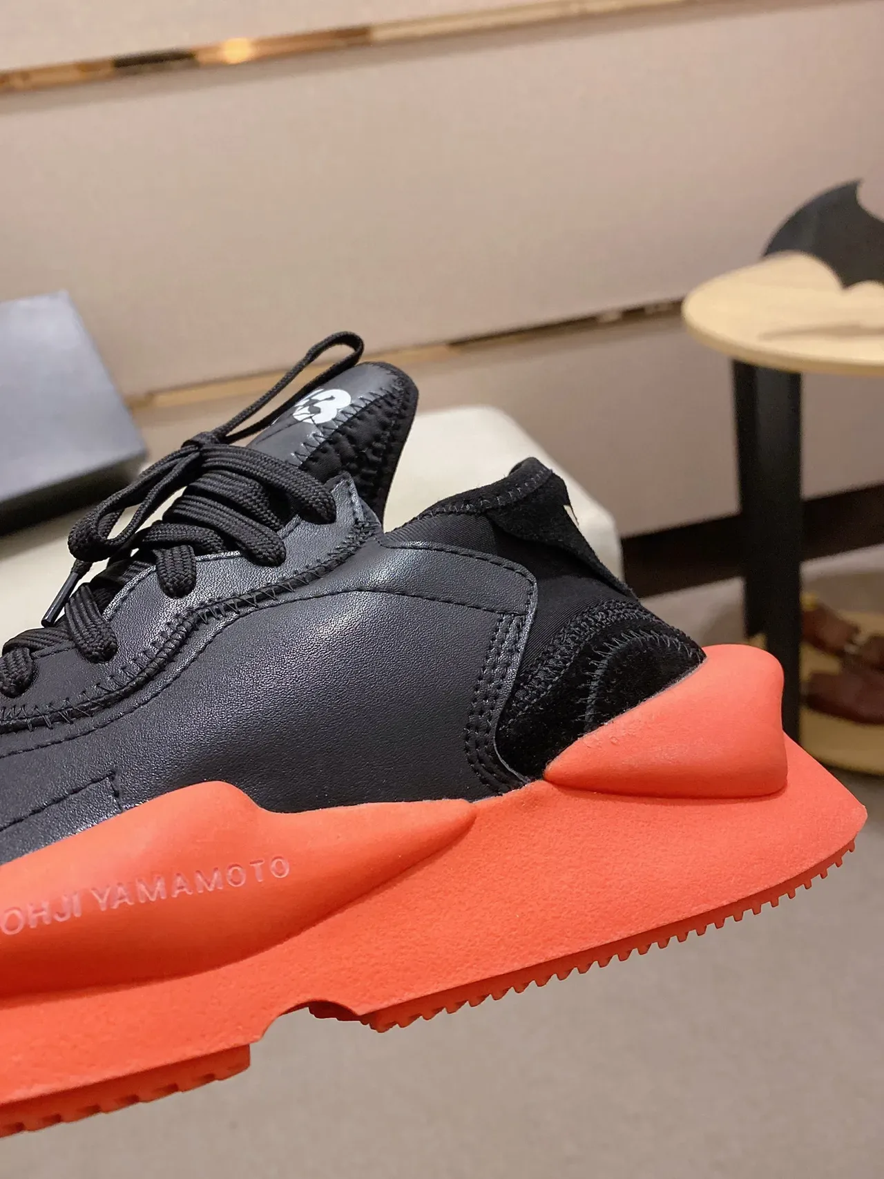 Yohji Yamamoto Chaussures chunky cuir mat noir orange semelle sculptée midsole 4