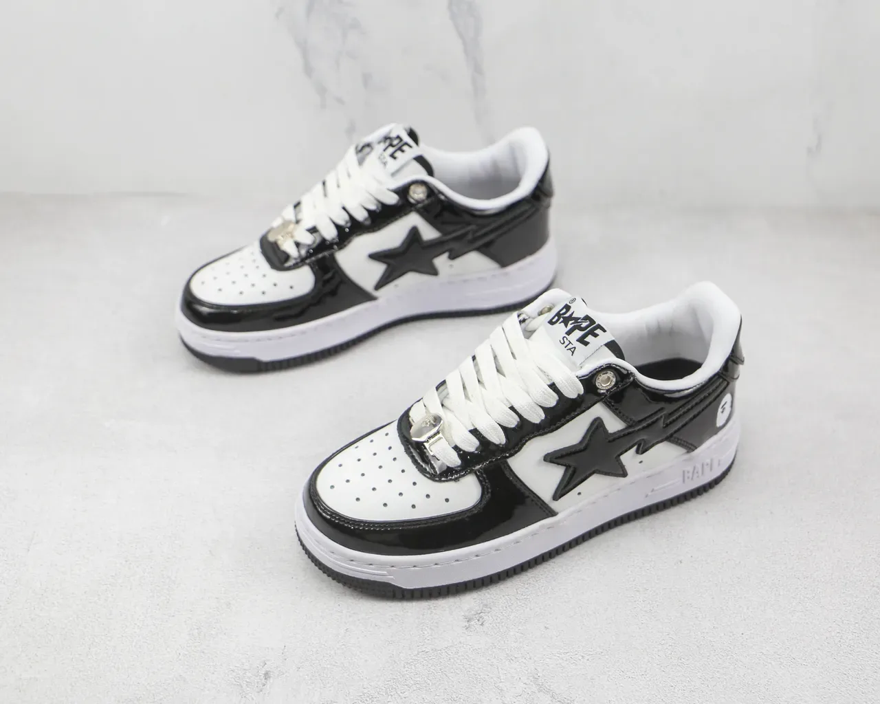 A Bathing Ape BAPE STA Sneakers Lifestyle Negro y Blanco Brillante 4