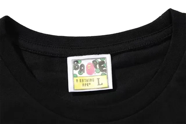 تيشيرت جرافيك بشعار جرافيتي A Bathing Ape 3