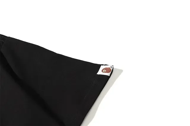 تيشيرت جرافيك بشعار جرافيتي A Bathing Ape 4