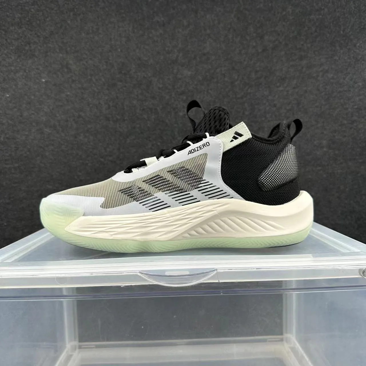Adidas ADIZERO Negro Blanco Verde Pálido Zapatos de Baloncesto 2
