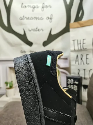Adidas 黑色米色麂皮鞋面 奶油内衬 生活方式运动鞋 4