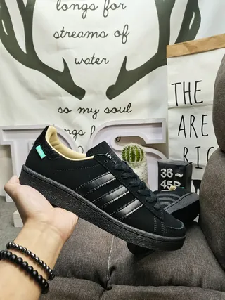 Adidas 黑色米色麂皮鞋面 奶油内衬 生活方式运动鞋 6