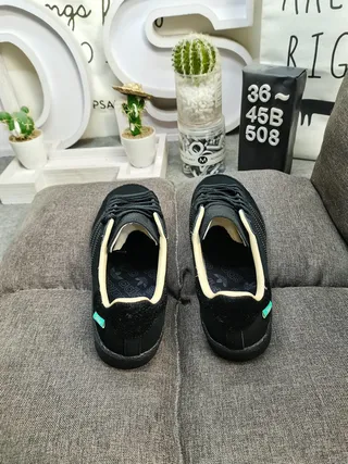 Adidas 黑色米色麂皮鞋面 奶油内衬 生活方式运动鞋 8