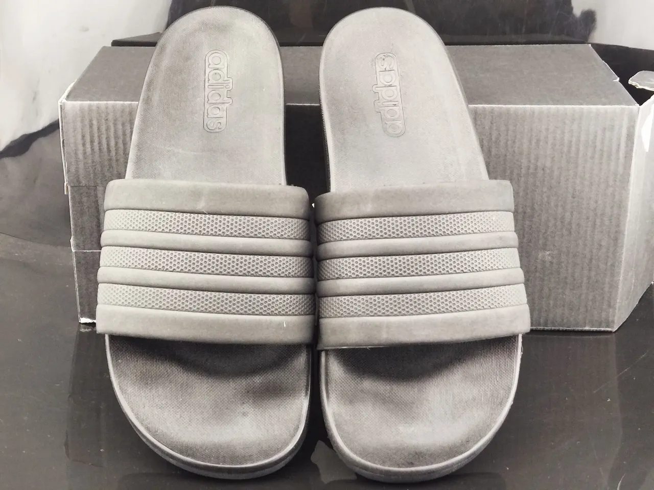 Adidas 黑色单色三条纹带拖鞋 5