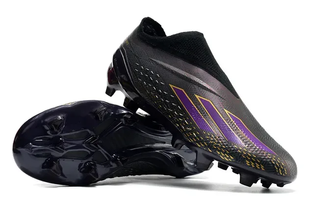 Adidas Chaussures de football noires et violettes col sock-fit lacets asymétriques cover surface ferme 3