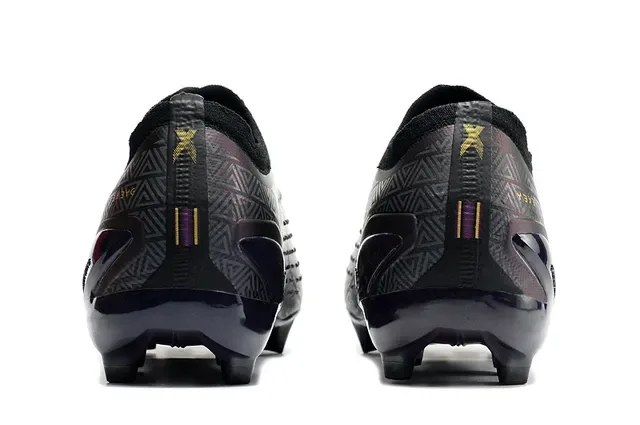 Adidas Chaussures de football noires et violettes col sock-fit lacets asymétriques cover surface ferme 4