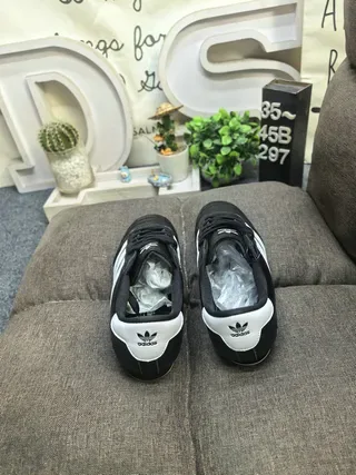 Adidas Preto Branco Couro Superior Tapa Dedo Quilted Tênis Lifestyle 8