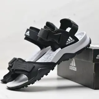 Adidas أسود أبيض متعدد الشرائط قابل للتعديل إبزيم صندل كاجوال