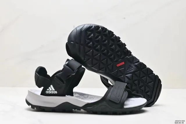 Adidas أسود أبيض متعدد الشرائط قابل للتعديل إبزيم صندل كاجوال 6