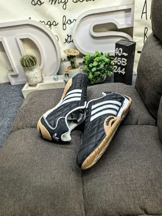 Adidas কালো সাদা কুইল্টেড চামড়া উপর তিন স্ট্রাইপ সাইড প্যানেল ইনডোর সকার জুতো 6
