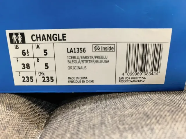 Adidas حذاء رياضي أزرق بني لايت ستايل منخفض مع ثقوب في الإصبع 2
