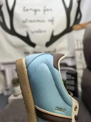 Adidas حذاء رياضي أزرق بني لايت ستايل منخفض مع ثقوب في الإصبع 3
