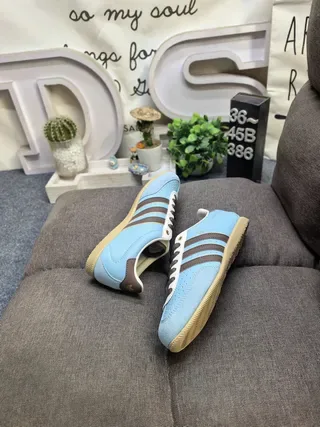 Adidas حذاء رياضي أزرق بني لايت ستايل منخفض مع ثقوب في الإصبع 6