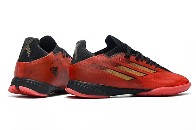 Adidas أحذية كرة القدم الداخلية بصمامة زرقاء وردية من الخياطة منخفضة silhouette 24