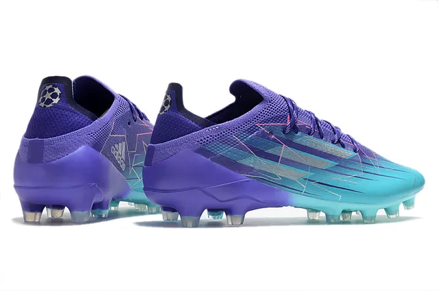 Adidas 蓝粉低帮针织面不对称系带硬地足球鞋 22