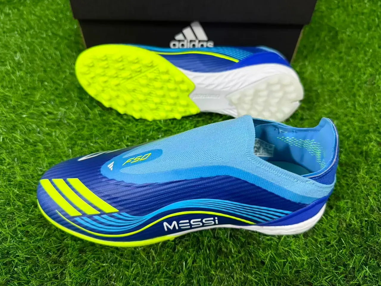 Adidas नीला पीला लो-कट सॉक-फिट अपर सिन्थेटिक वेव पैटर्न ओवरले आर्टिफिशियल ग्रास फुटबॉल शूज 12