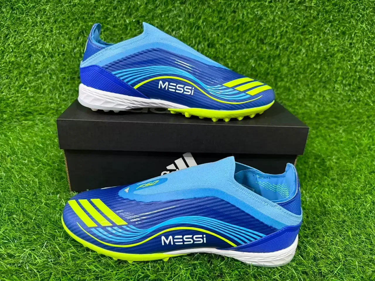 Adidas नीला पीला लो-कट सॉक-फिट अपर सिन्थेटिक वेव पैटर्न ओवरले आर्टिफिशियल ग्रास फुटबॉल शूज 14