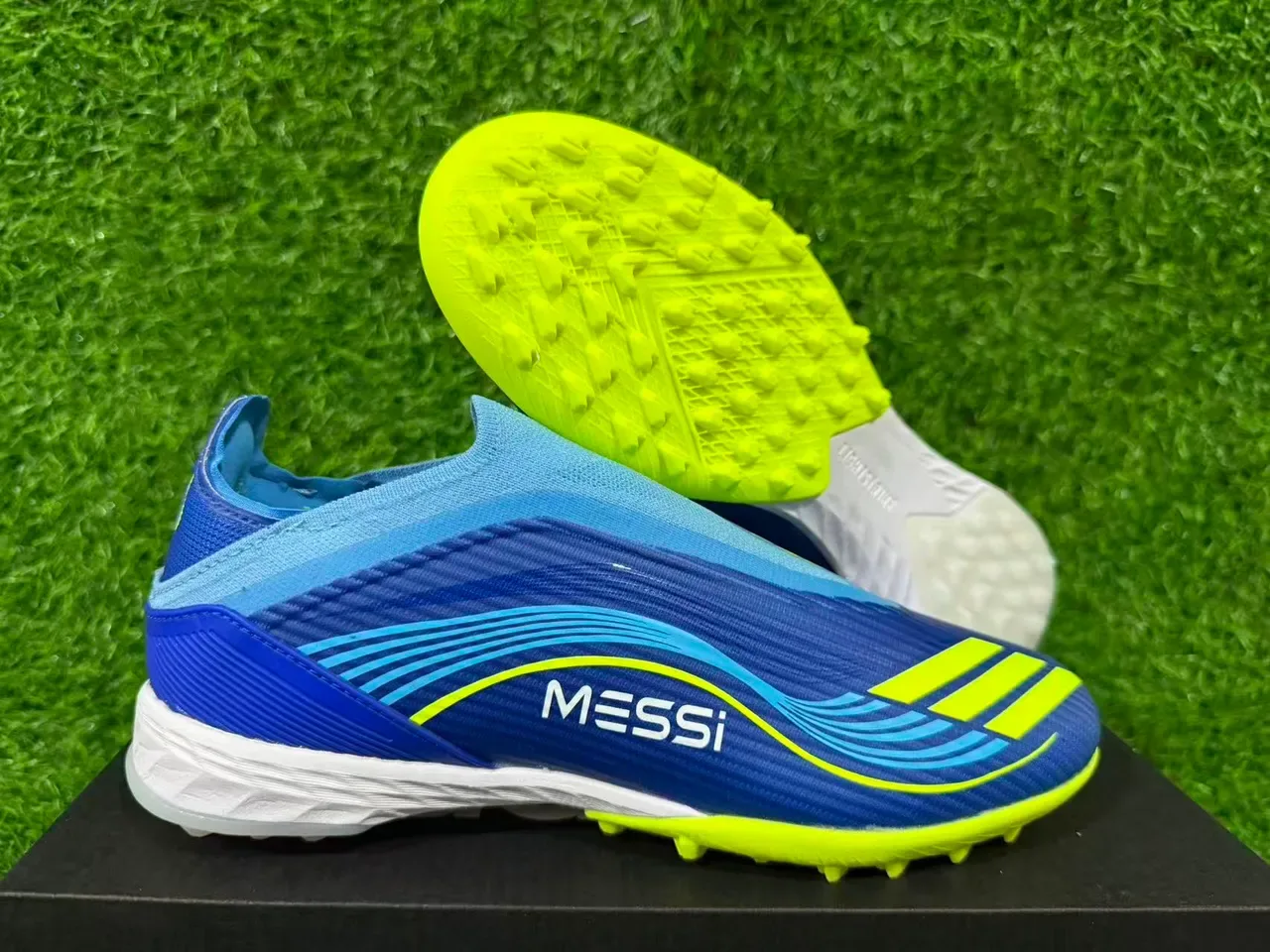 Adidas नीला पीला लो-कट सॉक-फिट अपर सिन्थेटिक वेव पैटर्न ओवरले आर्टिफिशियल ग्रास फुटबॉल शूज 15