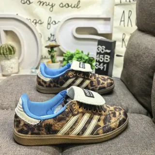 Adidas حذاء بني أزرق طباعة فهد على الجزء العلوي كريم ثلاث شرائط أسلوب حياة رياضي