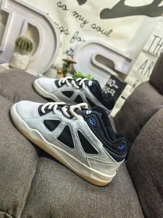 Adidas Chaussures Lifestyle Marron Blanc Basses Hybride Daim-Maille 17