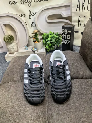 Adidas Copa أحذية كرة القدم الداخلية أسود أبيض لوحة جانبية مبطنة بثلاث شرائط 10
