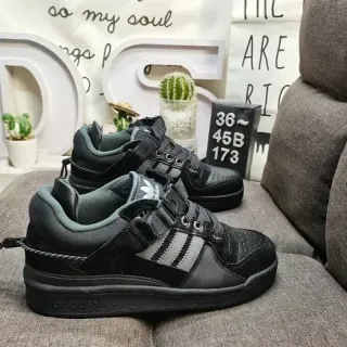 Adidas Forum Low أسود وكربون حذاء رياضي للاستخدام اليومي