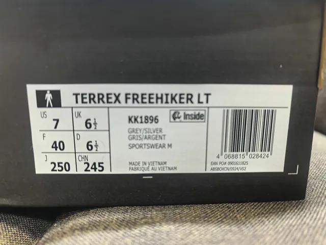 Adidas chaussures de course gris argent avec maille supérieure superposition de trois rayures 2