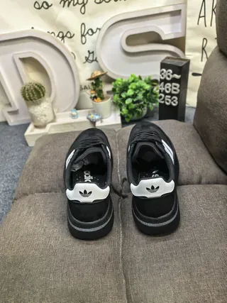 Adidas Tênis Lifestyle Cinza e Branco Low-Top com Solado de Plataforma 8