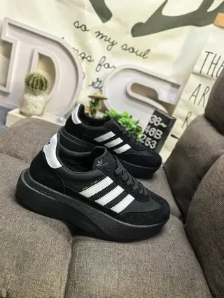 Adidas Tênis Lifestyle Cinza e Branco Low-Top com Solado de Plataforma 9