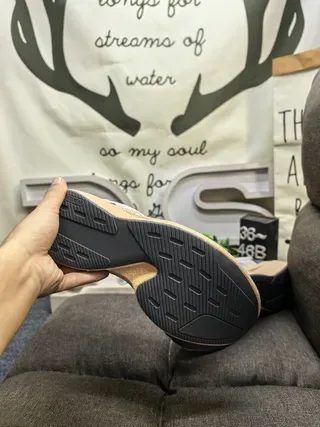 Adidas Tênis Lifestyle Cinza e Branco Low-Top com Solado de Plataforma 14