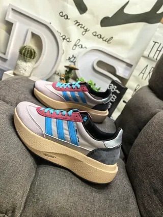Adidas Tênis Lifestyle Cinza e Branco Low-Top com Solado de Plataforma 17