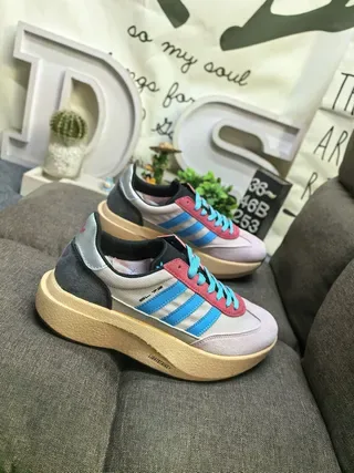 Adidas Tênis Lifestyle Cinza e Branco Low-Top com Solado de Plataforma 19