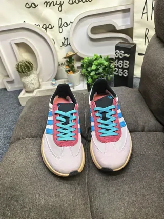 Adidas Tênis Lifestyle Cinza e Branco Low-Top com Solado de Plataforma 20