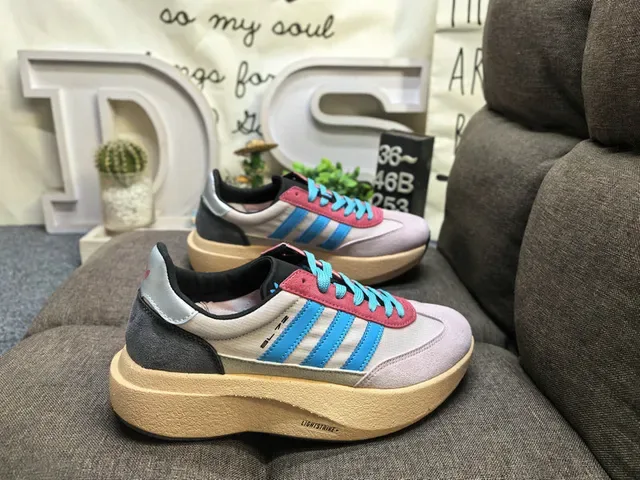 Adidas Tênis Lifestyle Cinza e Branco Low-Top com Solado de Plataforma 21