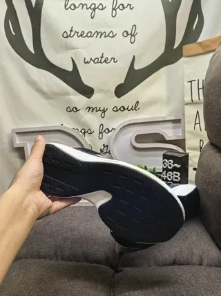 Adidas Tênis Lifestyle Cinza e Branco Low-Top com Solado de Plataforma 24