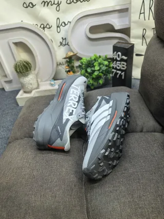 Adidas Gray White Mesh Upper Three-Stripe Side Panel Running Shoes 6