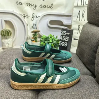 Adidas حذاء رياضي أخضر أبيض بدون أربطة شريط فيلكرو لوحة جانبية ثلاث خطوط نمط حياة