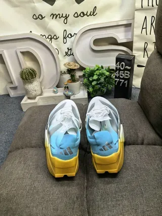 Chaussures de running Adidas Lightstrike Pro noir et blanc avec tige en mesh engineered et semelle intermédiaire sculptée 8