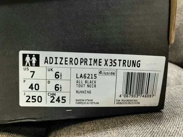 Chaussures de running Adidas Lightstrike Pro noir et blanc avec tige en mesh engineered et semelle intermédiaire sculptée 12