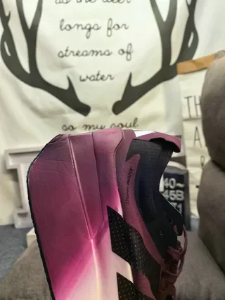 Chaussures de running Adidas Lightstrike Pro noir et blanc avec tige en mesh engineered et semelle intermédiaire sculptée 13