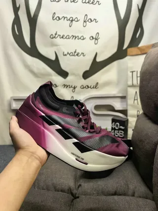 Chaussures de running Adidas Lightstrike Pro noir et blanc avec tige en mesh engineered et semelle intermédiaire sculptée 15