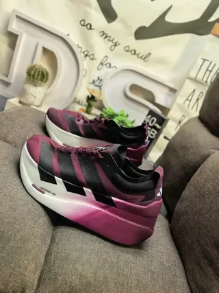 Chaussures de running Adidas Lightstrike Pro noir et blanc avec tige en mesh engineered et semelle intermédiaire sculptée 17