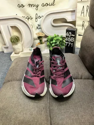 Chaussures de running Adidas Lightstrike Pro noir et blanc avec tige en mesh engineered et semelle intermédiaire sculptée 20