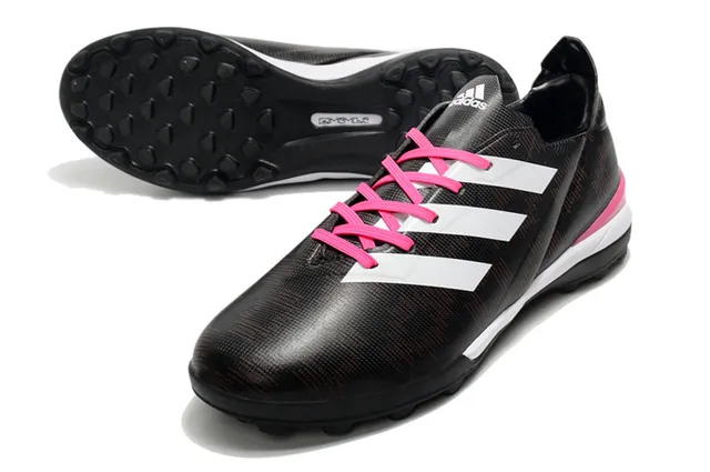 Adidas Zapatillas de fútbol para césped artificial de color naranja y negro con upper de sintético, cordones asimétricos y corte bajo 11