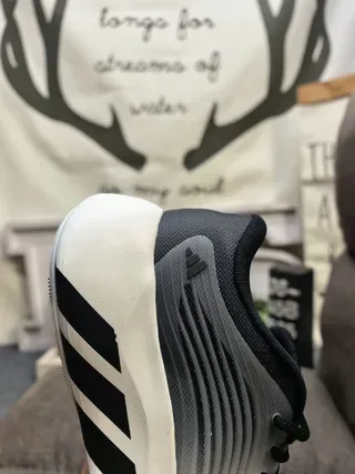 Adidas Chaussures Lifestyle Rose Noir Upper Texturé en Vague Semelle Médiane Sculptée Blanche 3