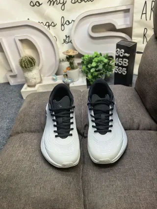 Adidas Chaussures Lifestyle Rose Noir Upper Texturé en Vague Semelle Médiane Sculptée Blanche 10