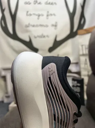 Adidas Chaussures Lifestyle Rose Noir Upper Texturé en Vague Semelle Médiane Sculptée Blanche 13