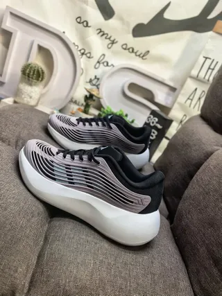 Adidas Chaussures Lifestyle Rose Noir Upper Texturé en Vague Semelle Médiane Sculptée Blanche 17